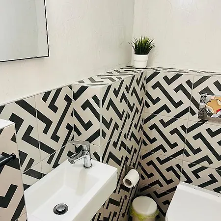 Bright And Modern Downtown Thessaloníki