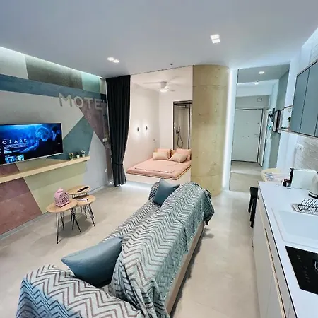 Bright And Modern Downtown * Salonic