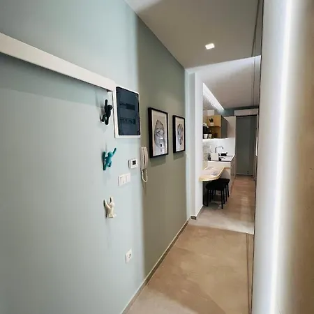 Bright And Modern Downtown * Salonic