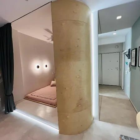 Bright And Modern Downtown * Salonic