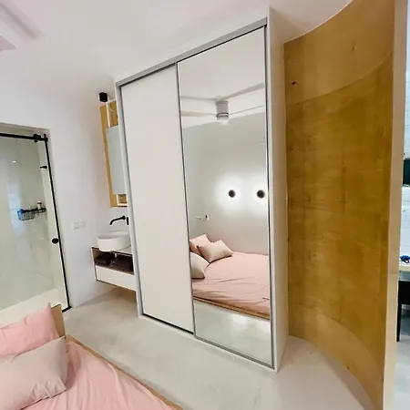 Bright And Modern Downtown