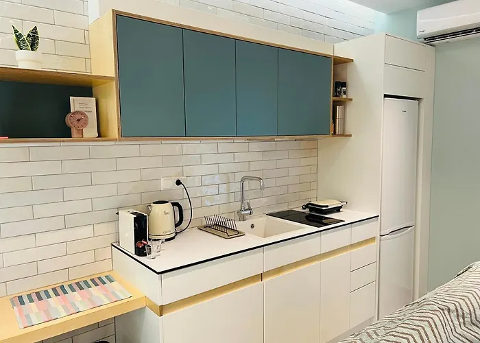 Bright And Modern Downtown Daire